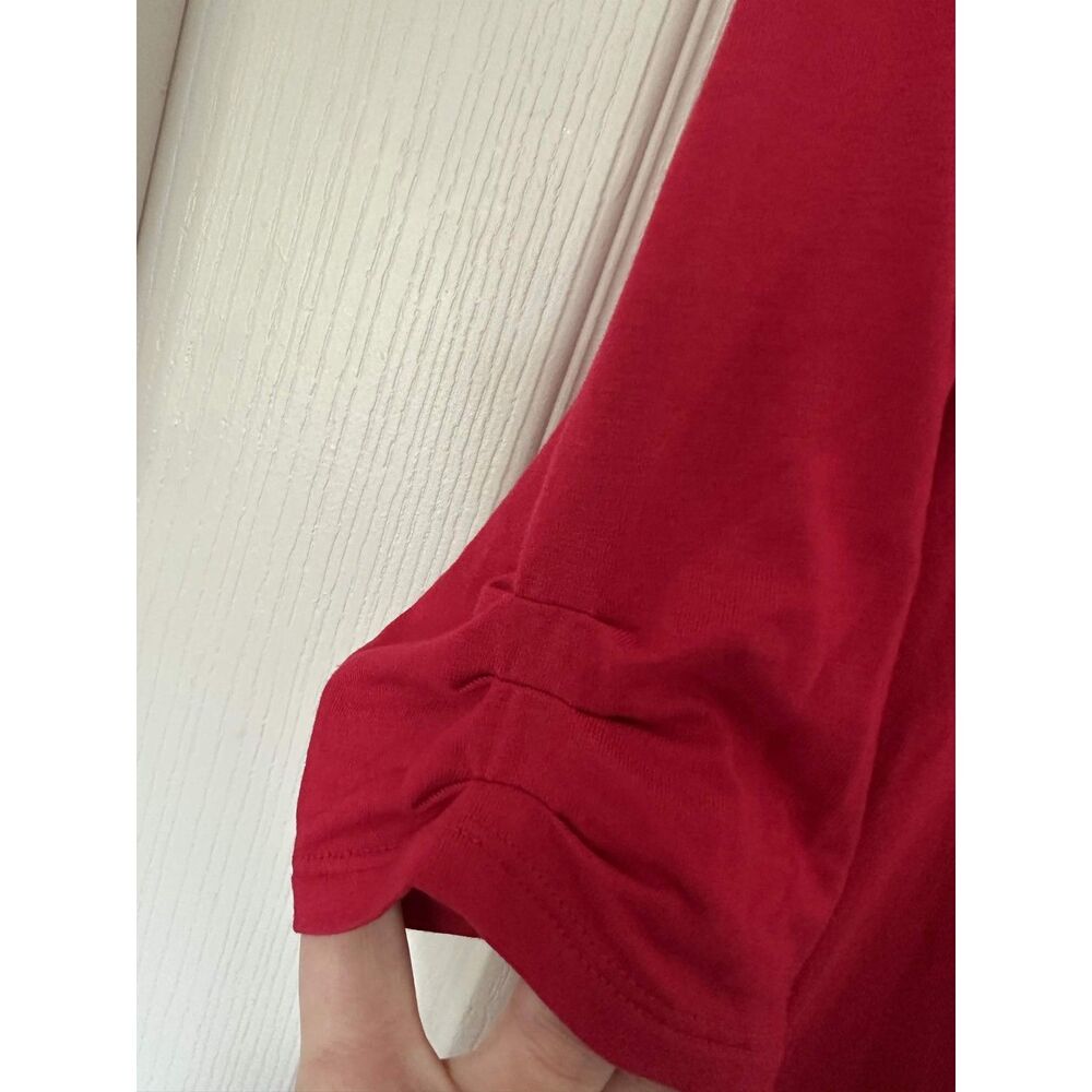 White House Black Market Classic Red Pleated Keyhole Top Silver Hardware Small - Picture 4 of 6